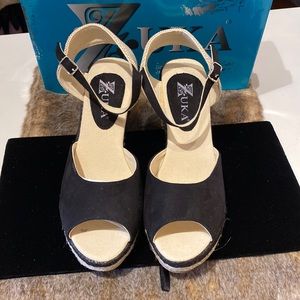 NWT Zika Sandal with jute wrapped 3.5” heel size 9